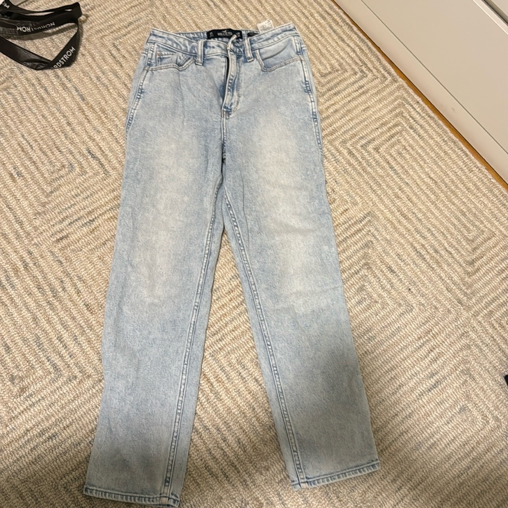 Hollister Ultra High-Rise Mom Jean